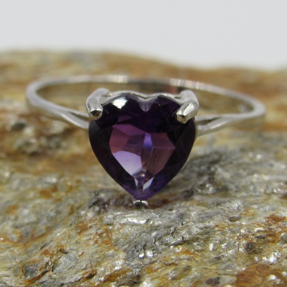 Jewelry - Vintage Size 6.25 Sterling Heart Amethyst Ring